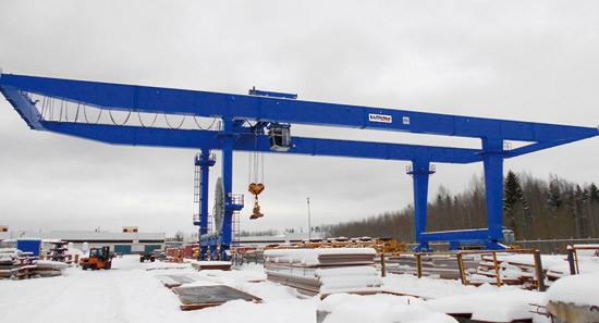 Double-cantilevered double girder wide-span gantry crane capacity 45 t for Caterpillar